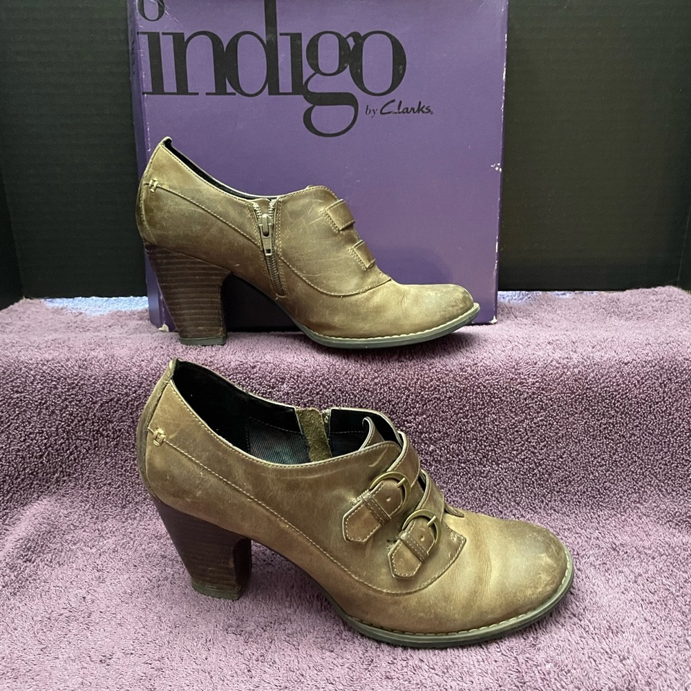 Indigo by Clarks Buena Vista Taupe Heeled Ankle Bootie